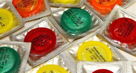 Blowjob ohne Kondom gegen Aufpreis Bordell Awans